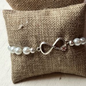 🆕🆕Infinity bracelet, and white